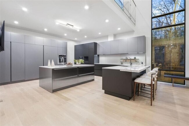 Building Photo - 1736 Cox Rd