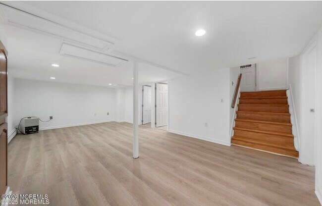 Building Photo - 146 N Bath Ave