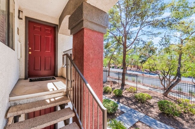 Building Photo - Gorgeous 3 Bedroom Seven Hills Condo For L...