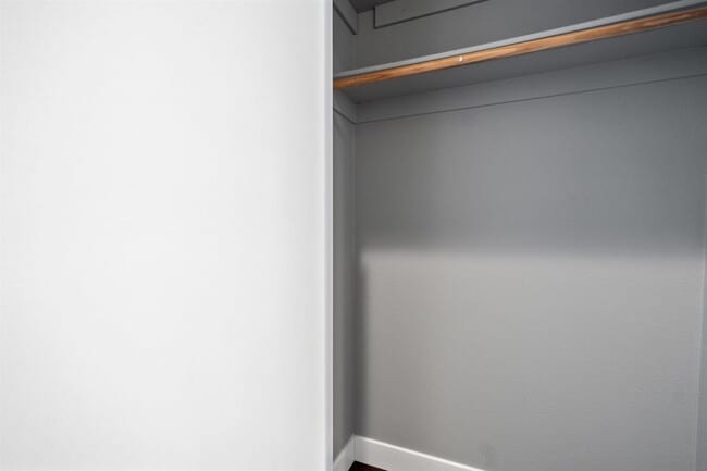 Building Photo - 445 Island Ave