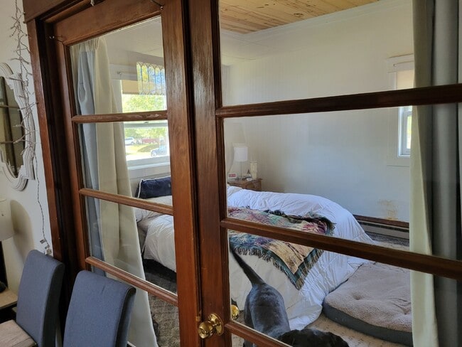 Building Photo - 3 Bed 2 Bath close to UWEC! Available June...
