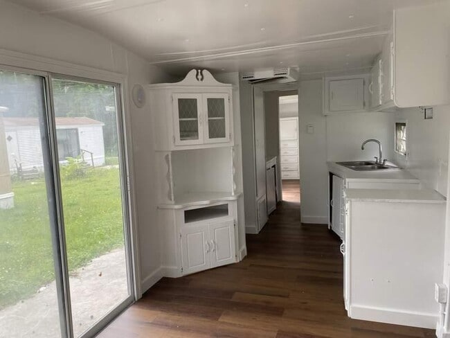 Building Photo - 925 Ponce De Leon Blvd