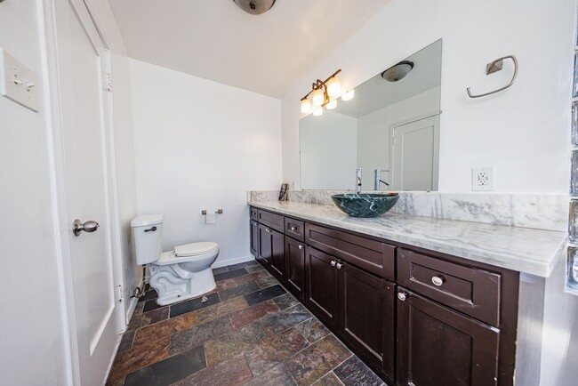 Building Photo - 3 Bedroom Home with Outdoor Space in Frogtown!