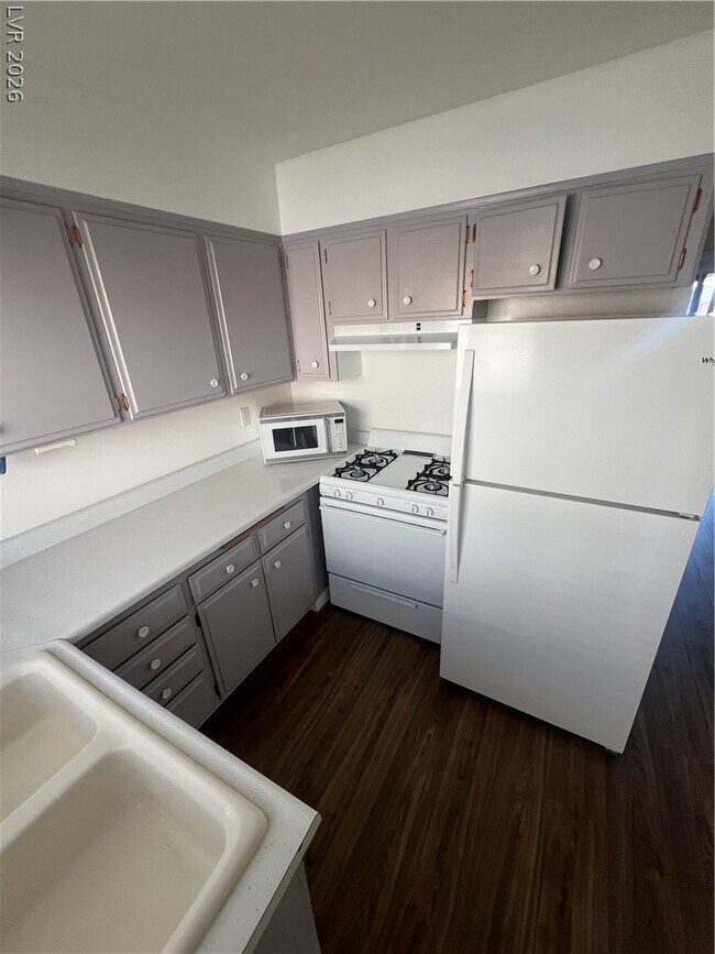 Building Photo - 820 A
