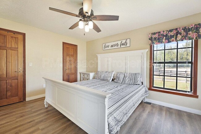 Building Photo - 18080 Sycamore Dr W