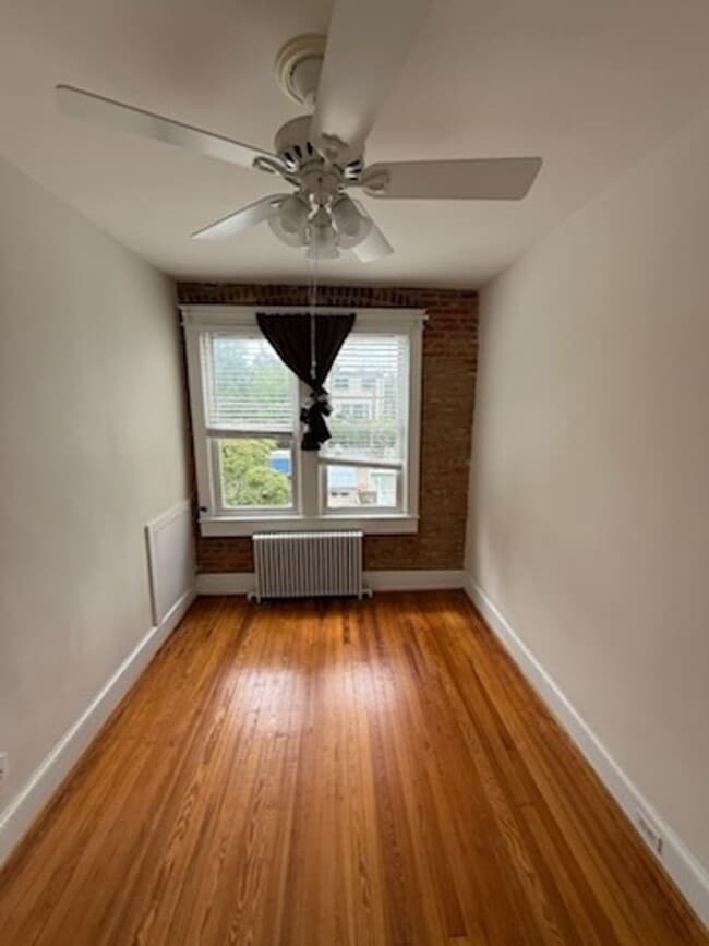 Building Photo - Georgetown Row Home For Rent!