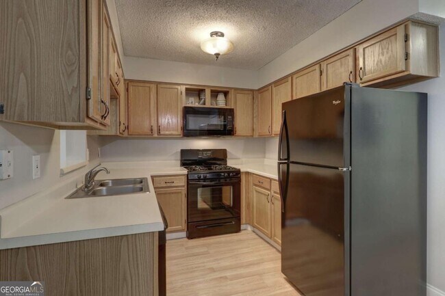 Building Photo - 601 Ridgefield Dr