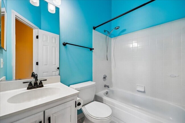 Building Photo - Luxury Townhome at Lake Linganore