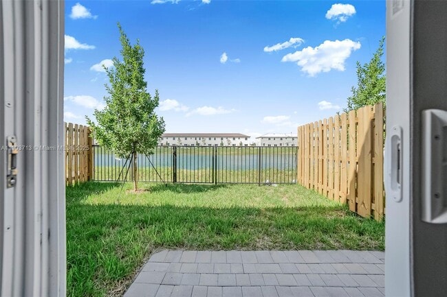 Building Photo - 2748 SE 26th Ave