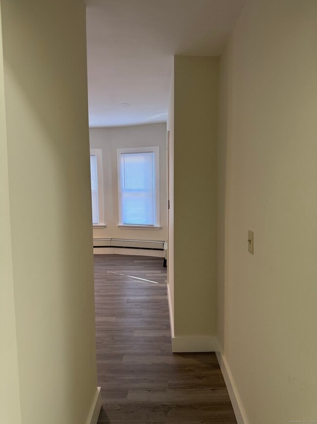 Building Photo - 393 Newhall St