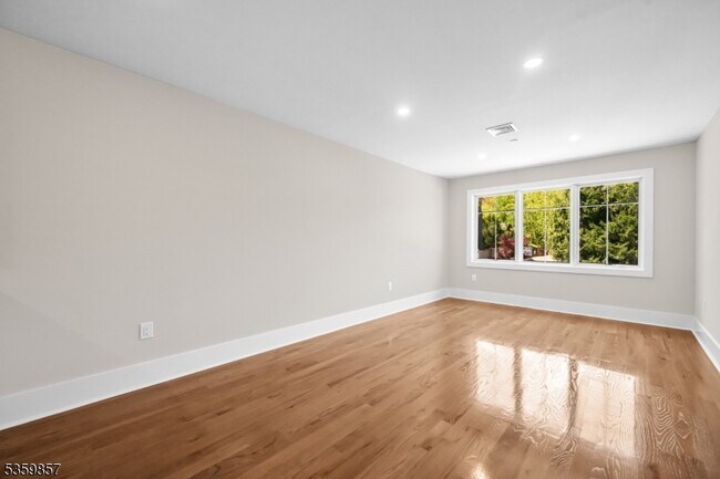 Building Photo - 162 Closter Dock Rd