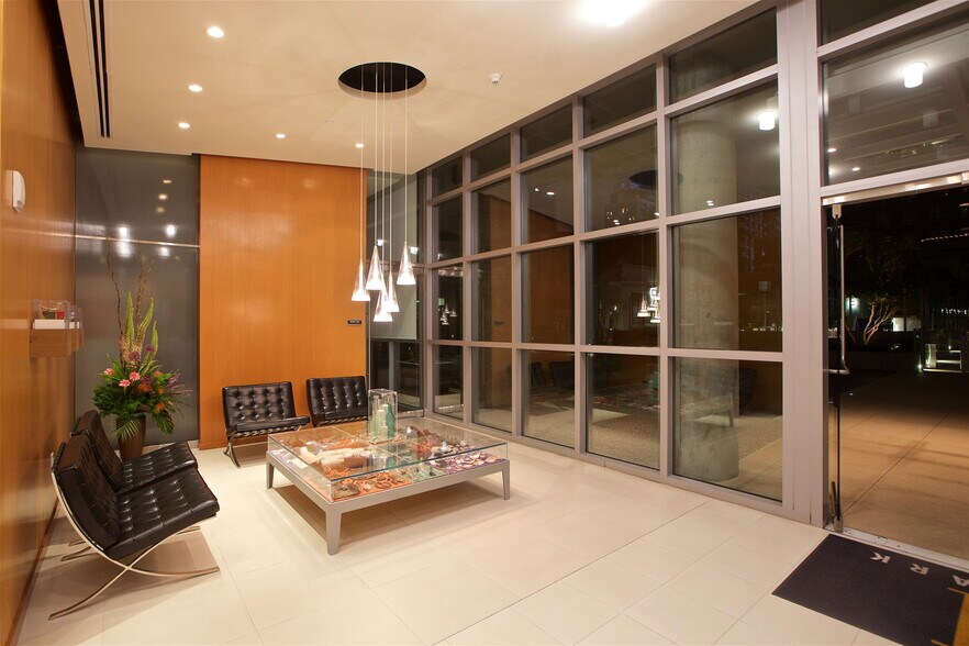 Building Photo - 800 The Mark Ln