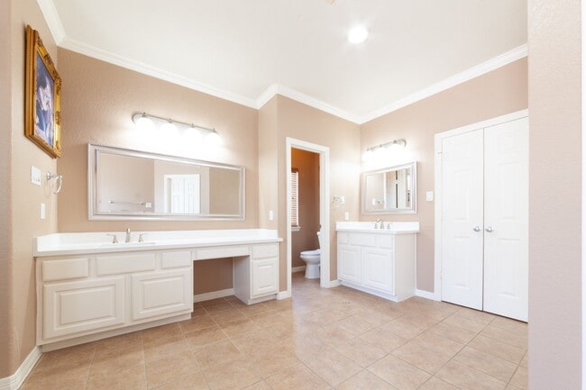 Building Photo - 3206 Holly Thicket Dr