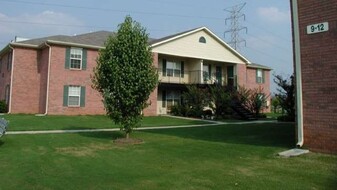 Building Photo - Ivy Pointe Apartments