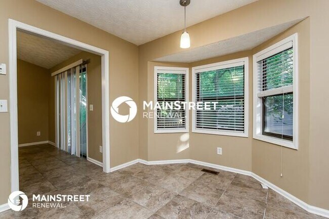Building Photo - 5 Bedroom Pet-Friendly Home in Kennesaw, GA with Main Street Renewal