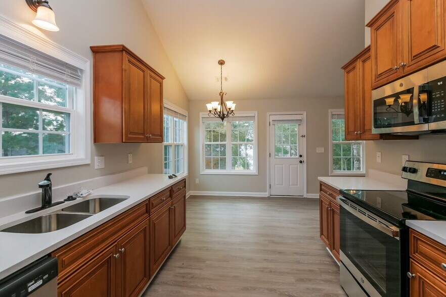 Building Photo - 6697 Biscayne