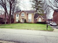 Building Photo - Check Out This Stunning & Rare Lake Forest Rental!