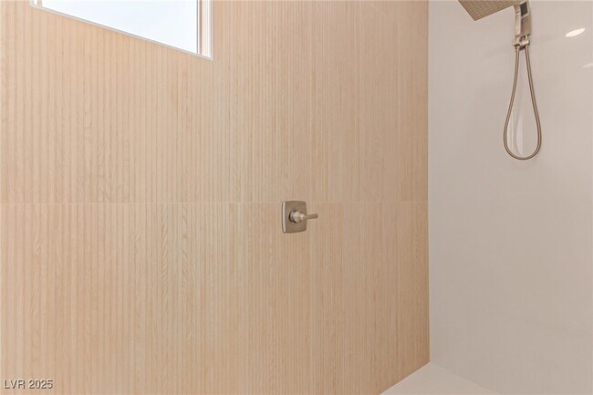 Building Photo - 298 Nine Mile Creek Dr