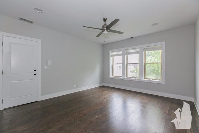 Building Photo - 3921 N Janssen Ave