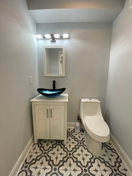 First floor powder room - 1525 Manton St