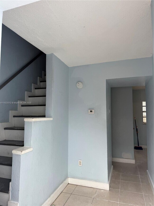 Building Photo - 1542 NW 35th St