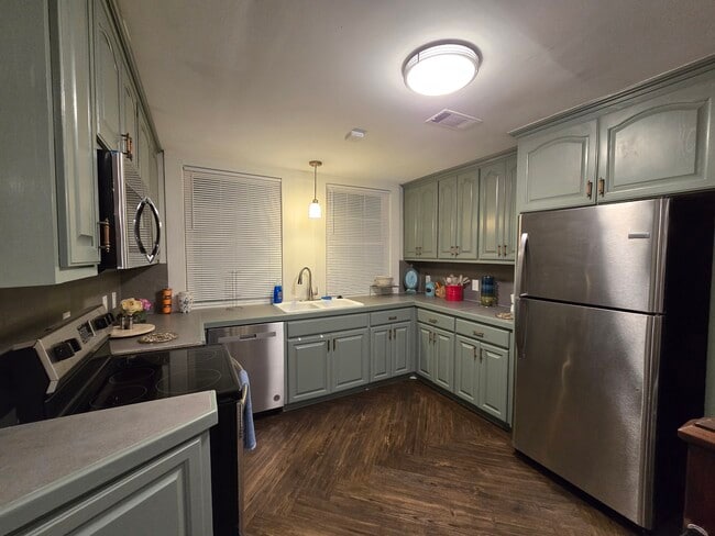 Building Photo - Highland Oasis Gardens