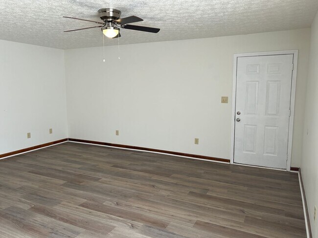 Building Photo - 304/306 Fawn Ct