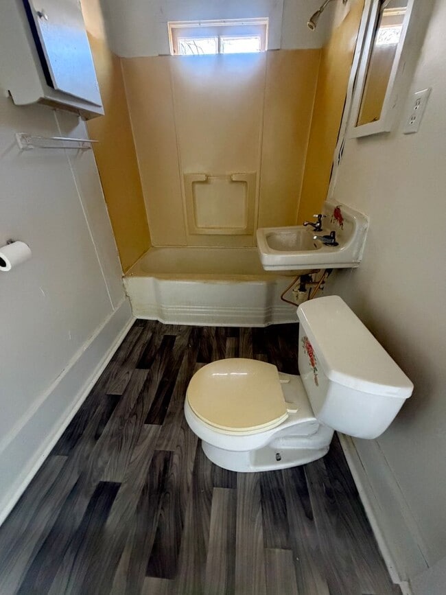 Building Photo - FOR RENT IN LAFAYETTE!