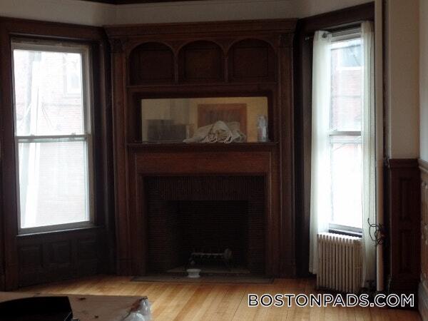 Building Photo - 849 Beacon St