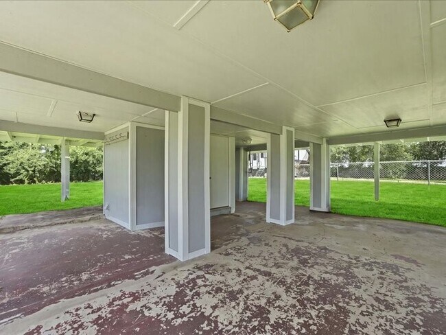 Building Photo - 4416 Thompson Ave