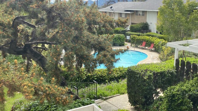 Building Photo - 770 E Mariposa St