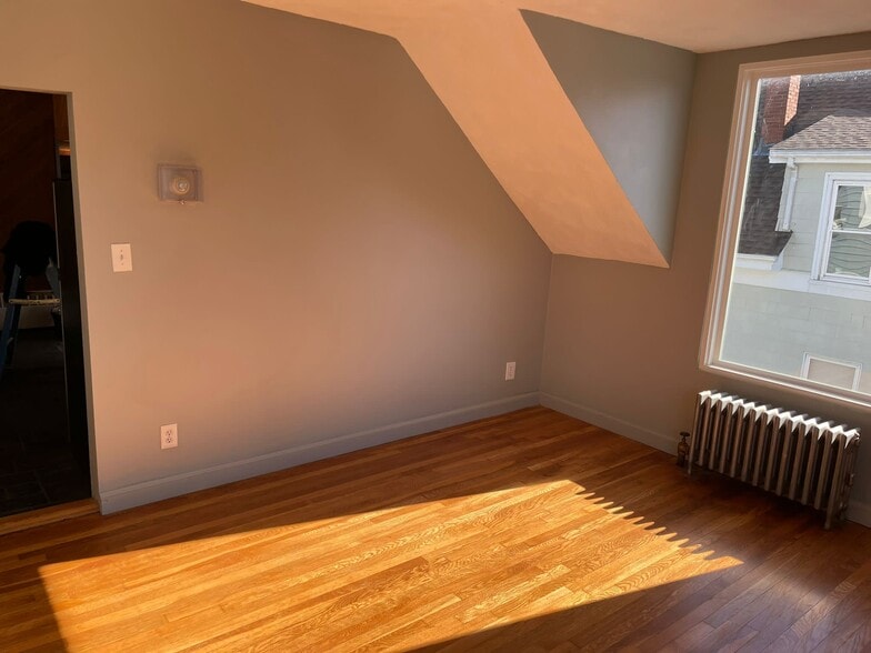 Building Photo - 81 Kirtland St