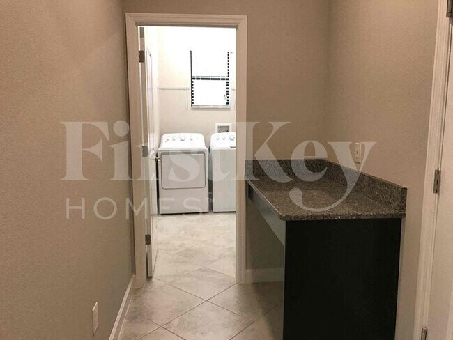 Building Photo - 9835 Ivory Dr