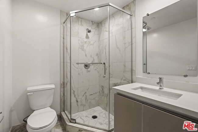 Building Photo - 2321 Fox Hills Dr