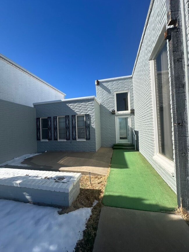 Building Photo - 1100 Colonial Pkwy