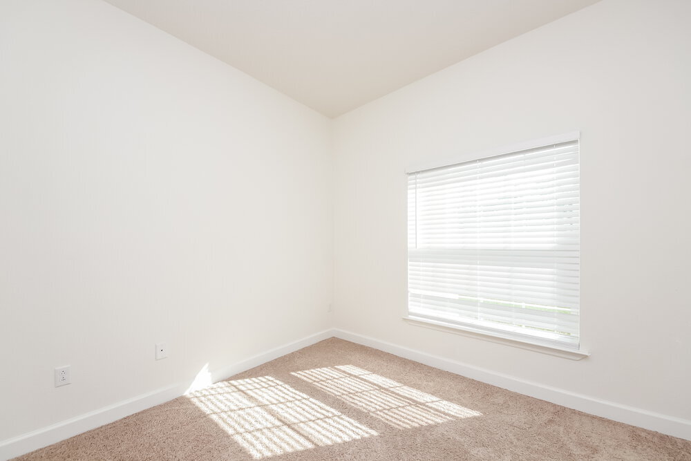 Building Photo - 700 Pincon Ln