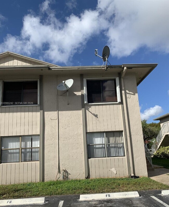 Building Photo - 15324 SW 72nd St