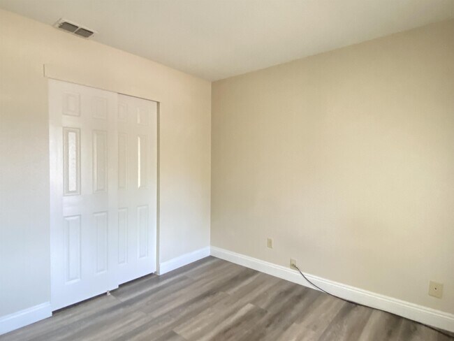 Building Photo - 2612 Mackinaw Way