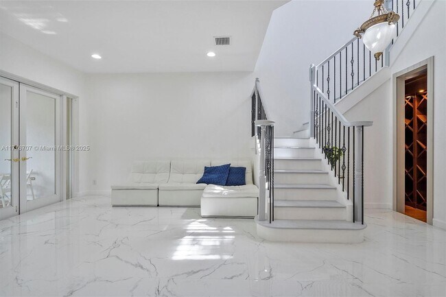 Building Photo - 1382 Harbor View W