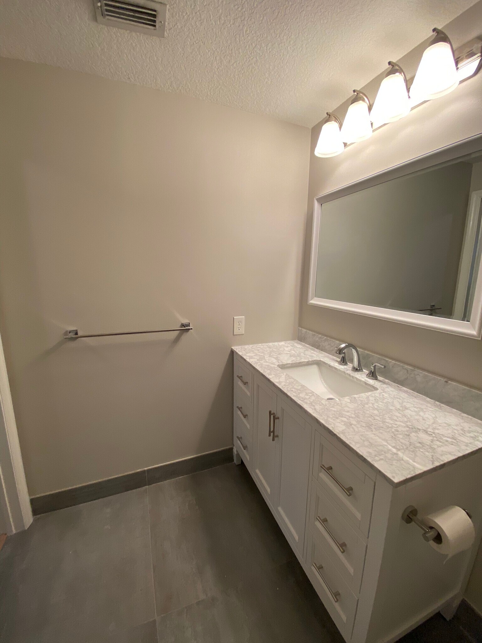 Building Photo - 9857 Baywinds Dr Apt 9112