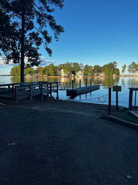 Primary Photo - 301 Harbor Heights Dr