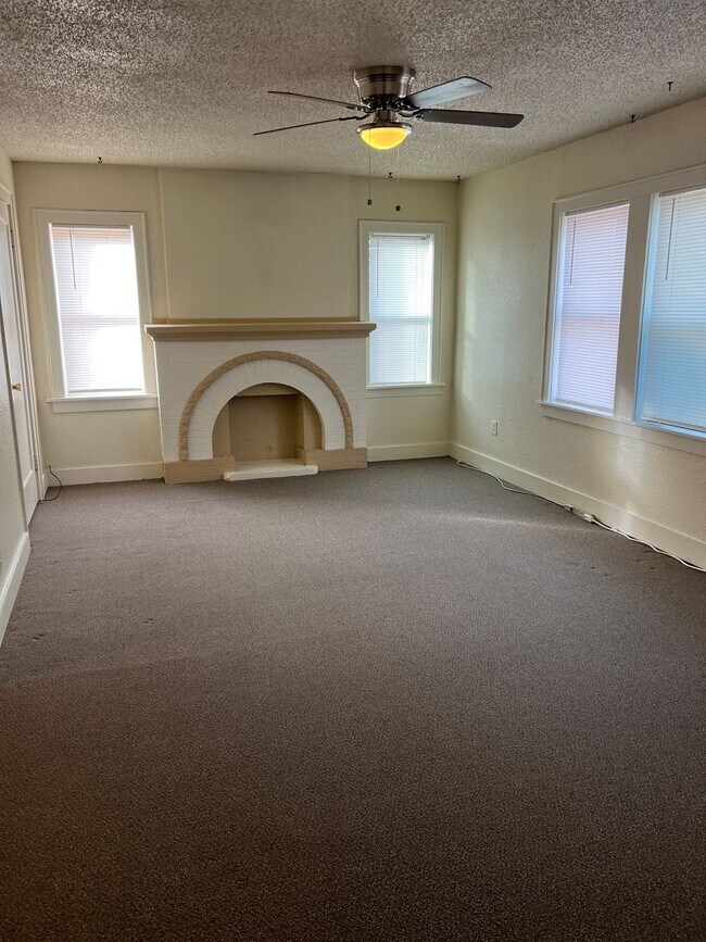 Building Photo - 1 Bed in the Paseo District