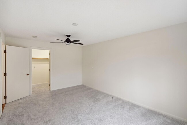Building Photo - 4101 Parklawn Ave