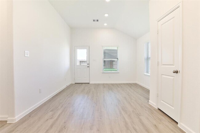 Building Photo - 2614 Chestnut Oak Cir