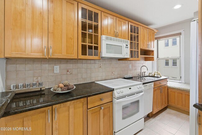 Building Photo - 400 Deal Lake Dr