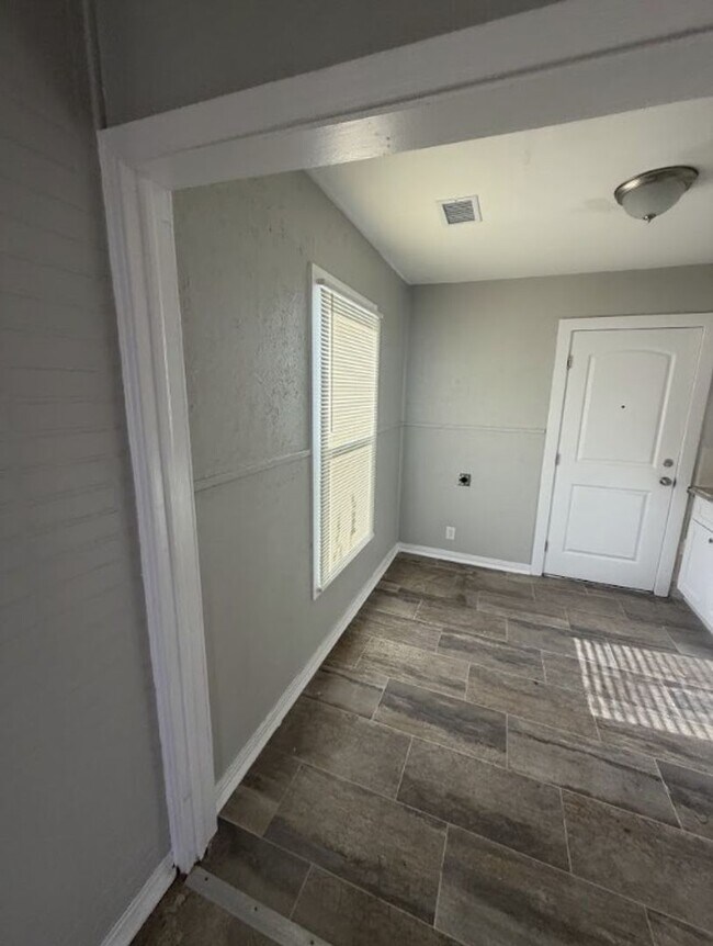 Building Photo - 5408 Como Dr