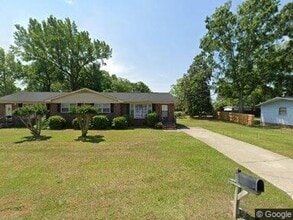 Building Photo - 1202 E 9th St