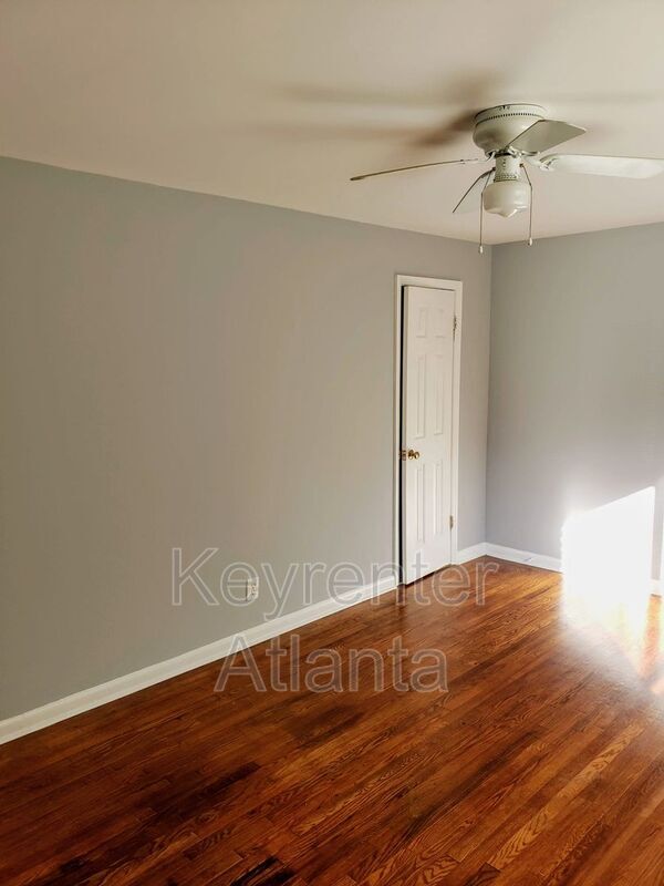 Building Photo - 1596 Line Cir