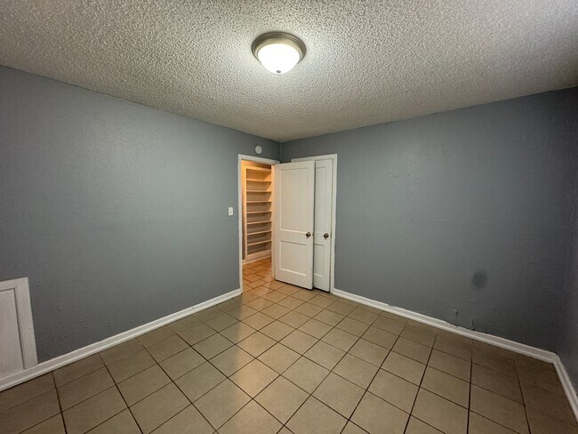 Building Photo - 2238-2240 Barnor Dr