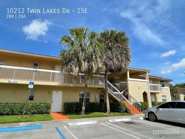 Building Photo - 10169 Twin Lakes Dr